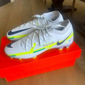 Nike Phantom GT2 Pro FG Soccer Cleats